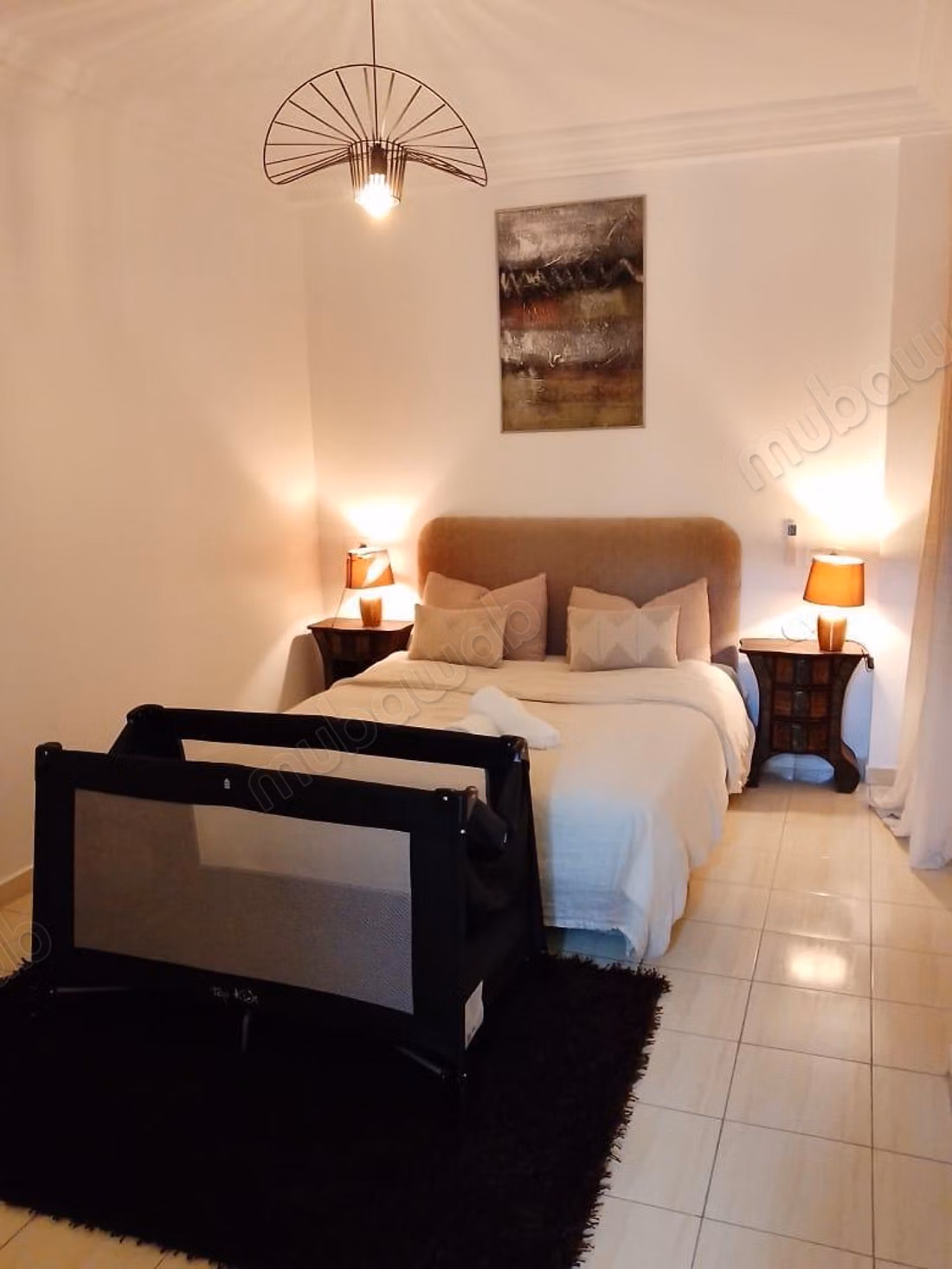 Appartement en location à Bourgogne Ouest. 
Surface de 100 m². 
Bien meublé