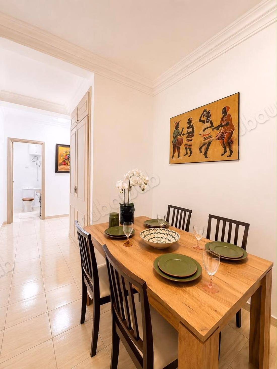 Appartement en location à Bourgogne Ouest. 
Surface de 100 m². 
Bien meublé