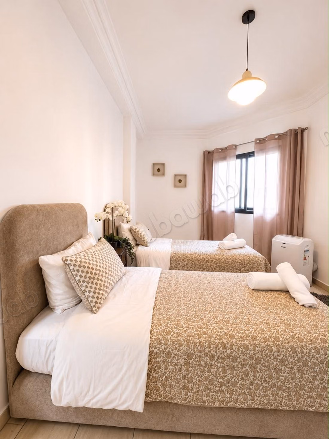 Appartement en location à Bourgogne Ouest. 
Surface de 100 m². 
Bien meublé