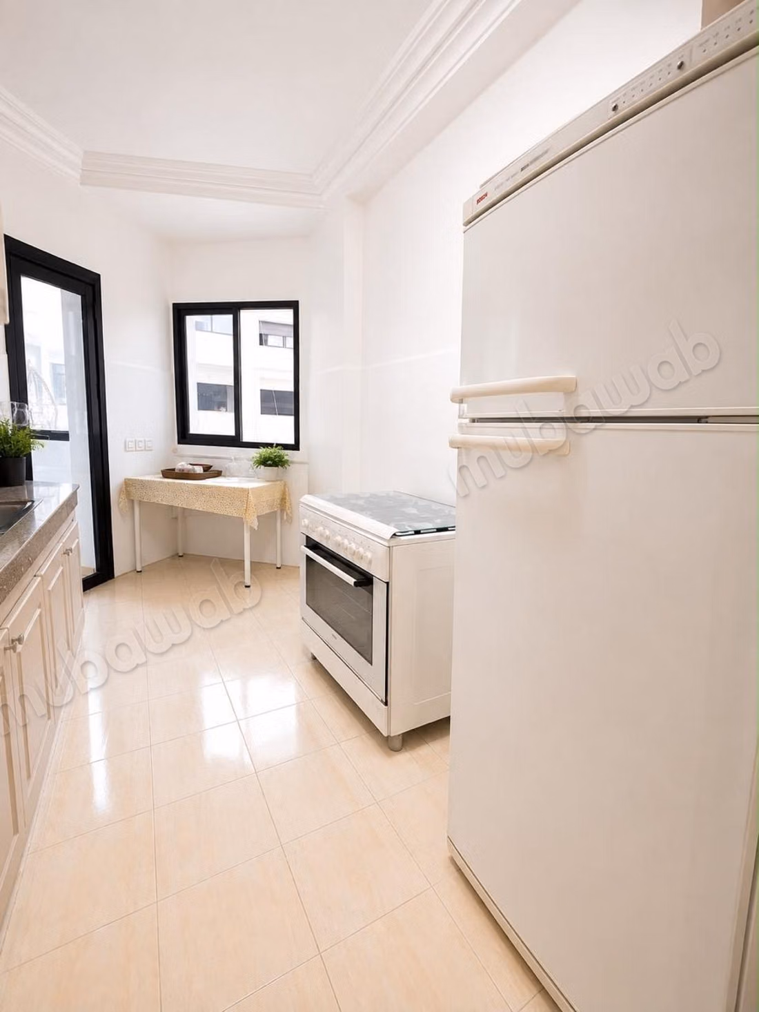 Appartement en location à Bourgogne Ouest. 
Surface de 100 m². 
Bien meublé