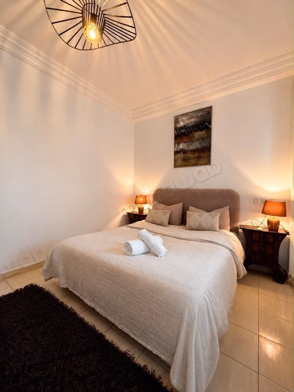 Appartement en location à Bourgogne Ouest. 
Surface de 100 m². 
Bien meublé