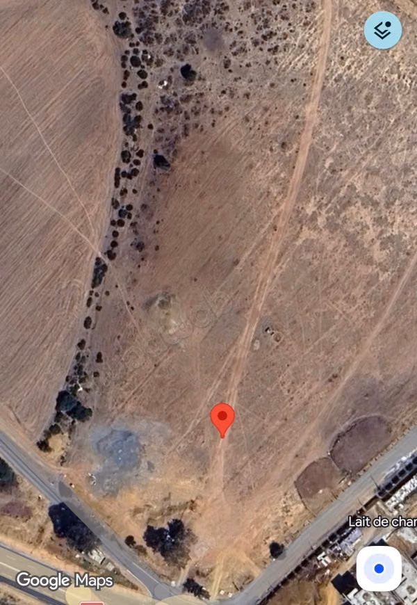 Terrain en vente à El Menzeh.
Surface de 30000 m²