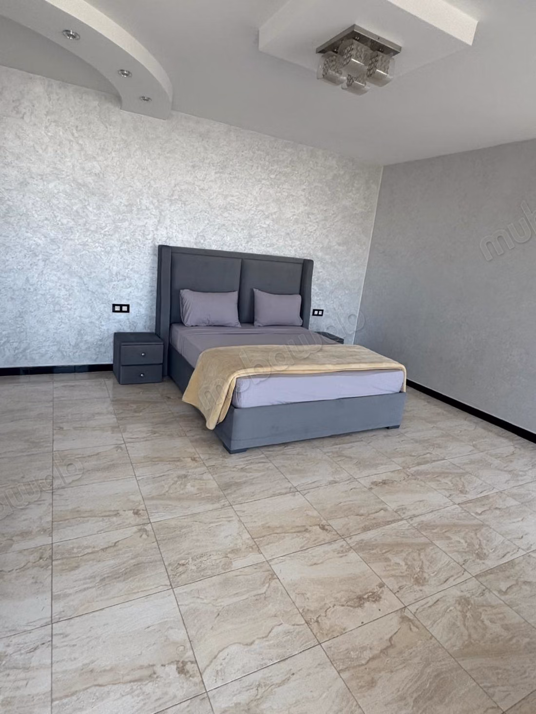 Appartamenti in affitto nel centro di Tangeri. Superficie 80 m². Residenza sicura dotata di sistema di ricezione di canali satellitari.
