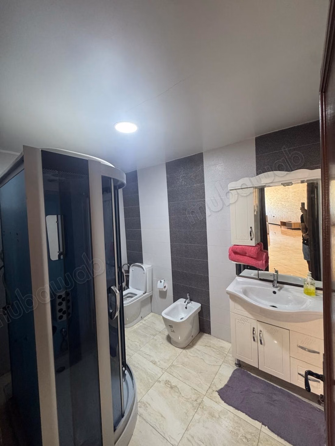 Appartamenti in affitto nel centro di Tangeri. Superficie 80 m². Residenza sicura dotata di sistema di ricezione di canali satellitari.