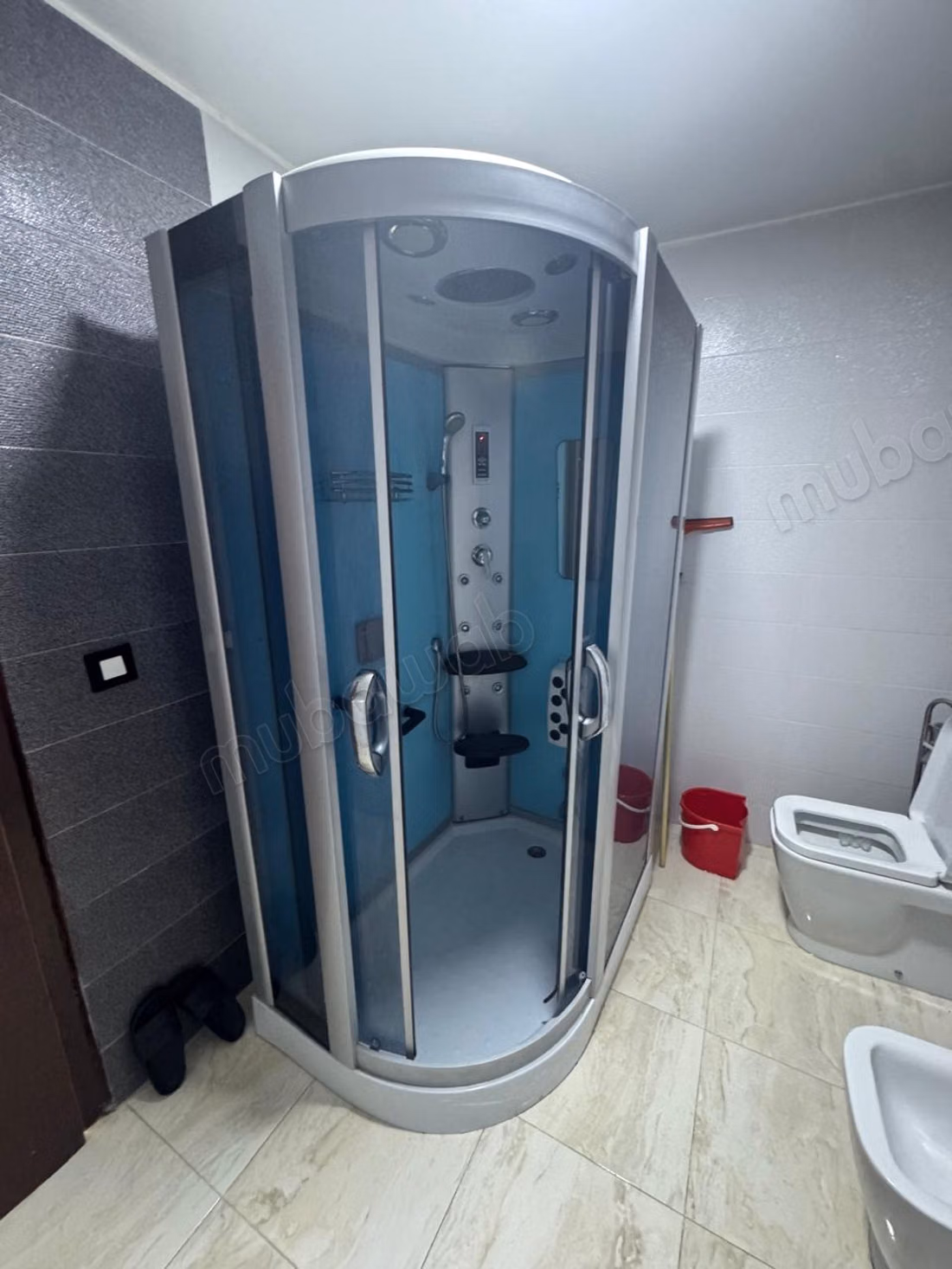 Appartamenti in affitto nel centro di Tangeri. Superficie 80 m². Residenza sicura dotata di sistema di ricezione di canali satellitari.
