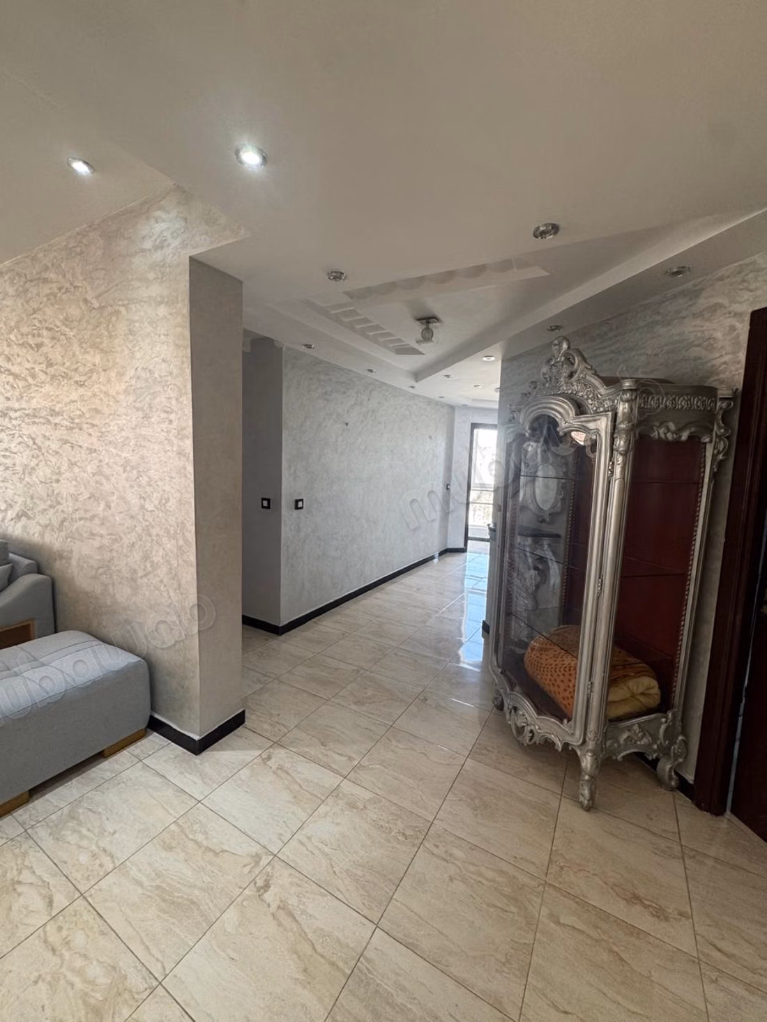 Appartamenti in affitto nel centro di Tangeri. Superficie 80 m². Residenza sicura dotata di sistema di ricezione di canali satellitari.