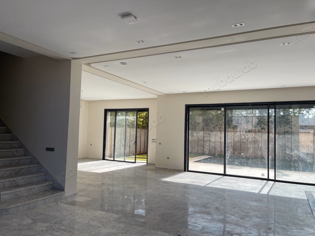 Villa neuve meublée ascenseur à louer 
Agdal 
Kech