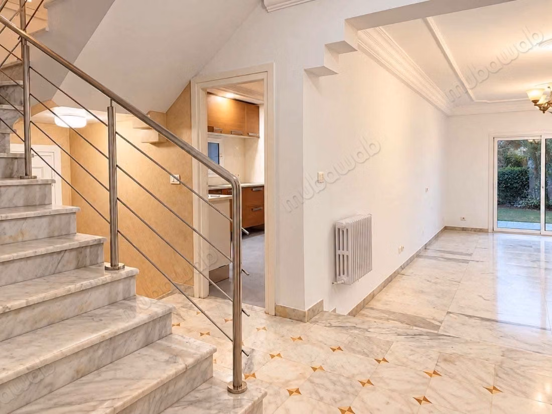 Somptueuse maison à vendre à Nouvelle Ariana. 4 belles chambres. Double vitrage et chauffage central