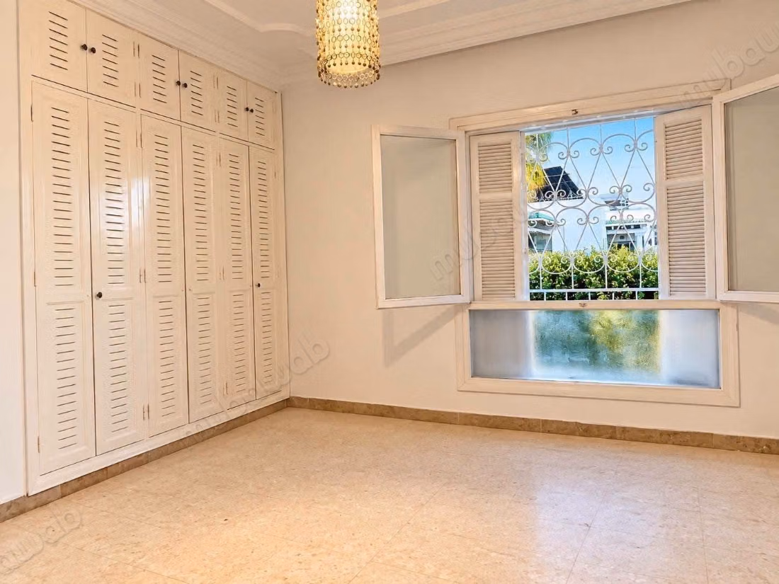 Somptueuse maison à vendre à Nouvelle Ariana. 4 belles chambres. Double vitrage et chauffage central