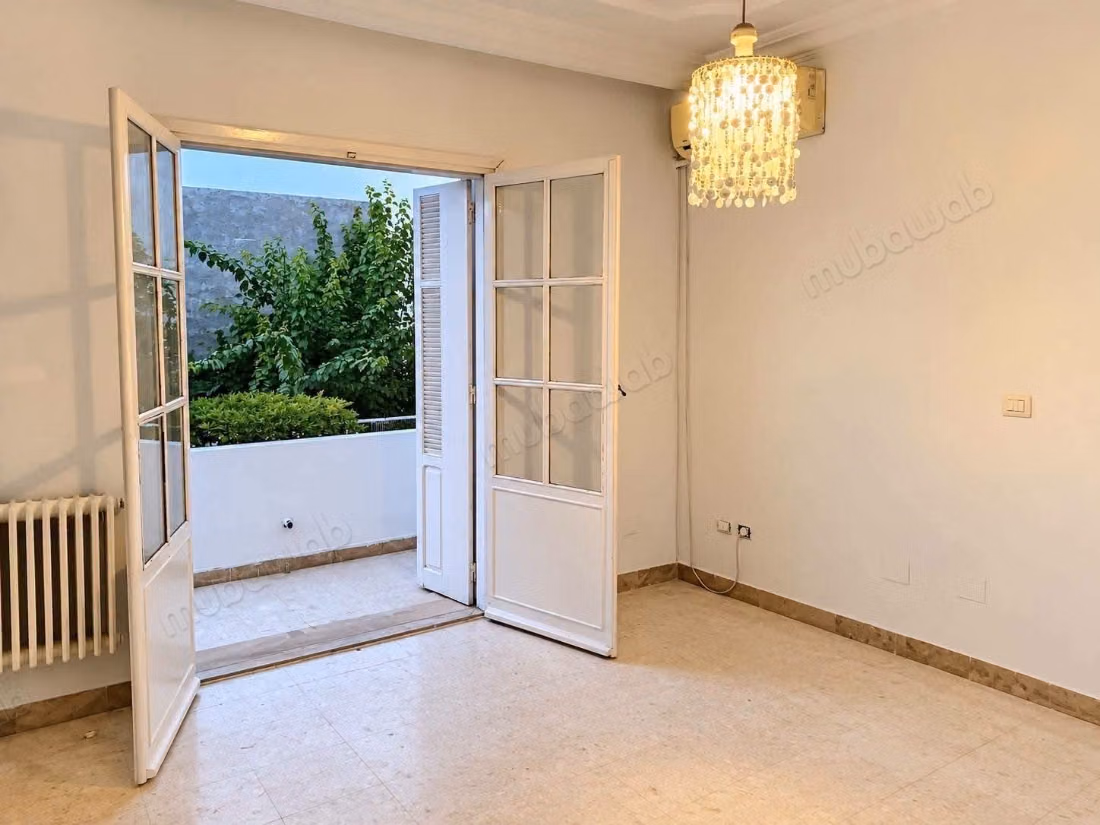 Somptueuse maison à vendre à Nouvelle Ariana. 4 belles chambres. Double vitrage et chauffage central