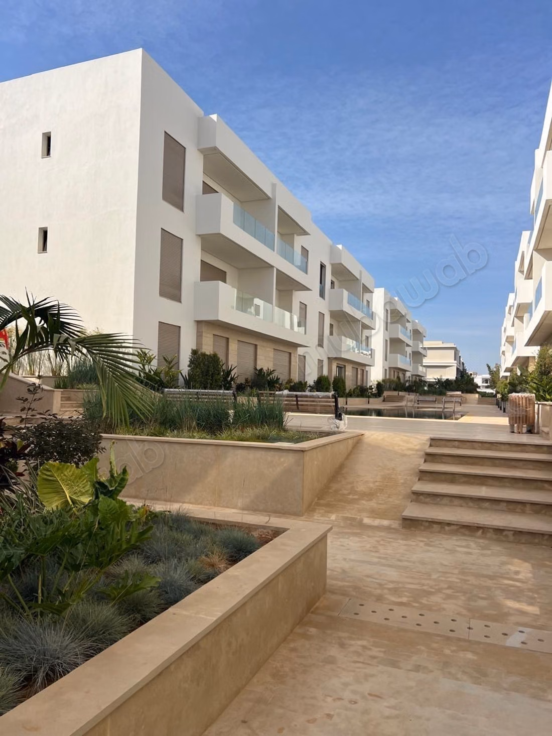 Très bel appartement en location à El Menzeh.
Superficie 110 m².
Meublé
