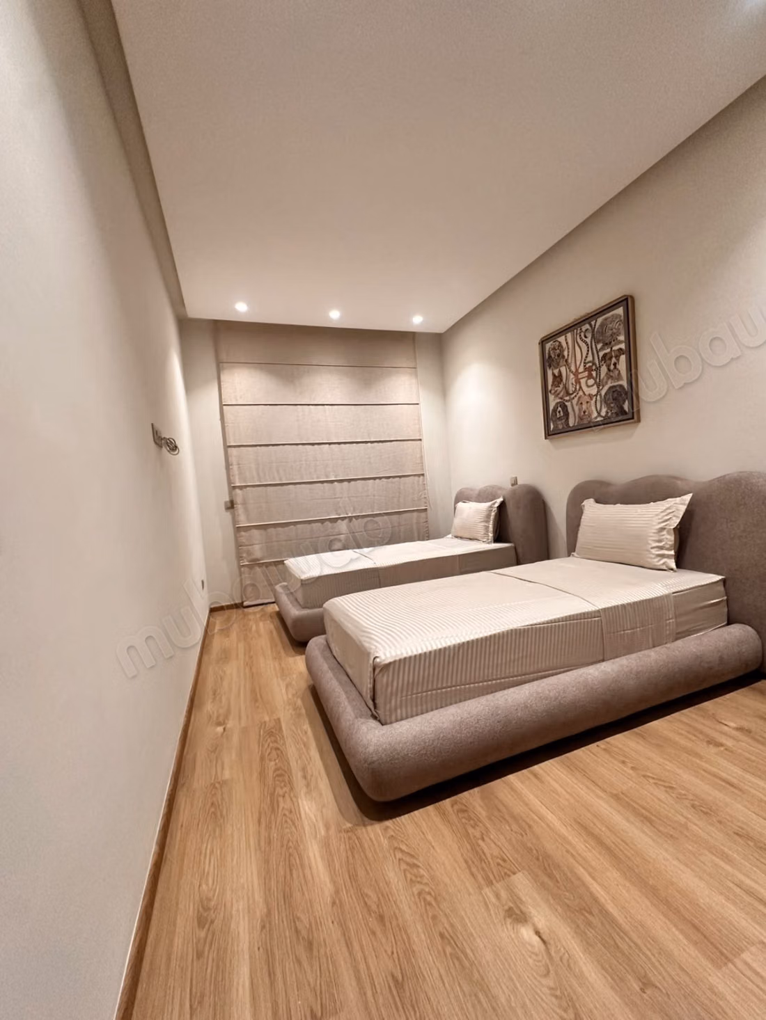 Très bel appartement en location à El Menzeh.
Superficie 110 m².
Meublé
