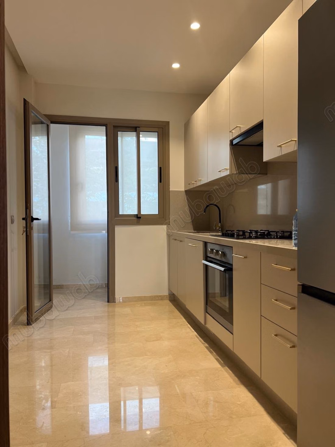 Très bel appartement en location à El Menzeh.
Superficie 110 m².
Meublé