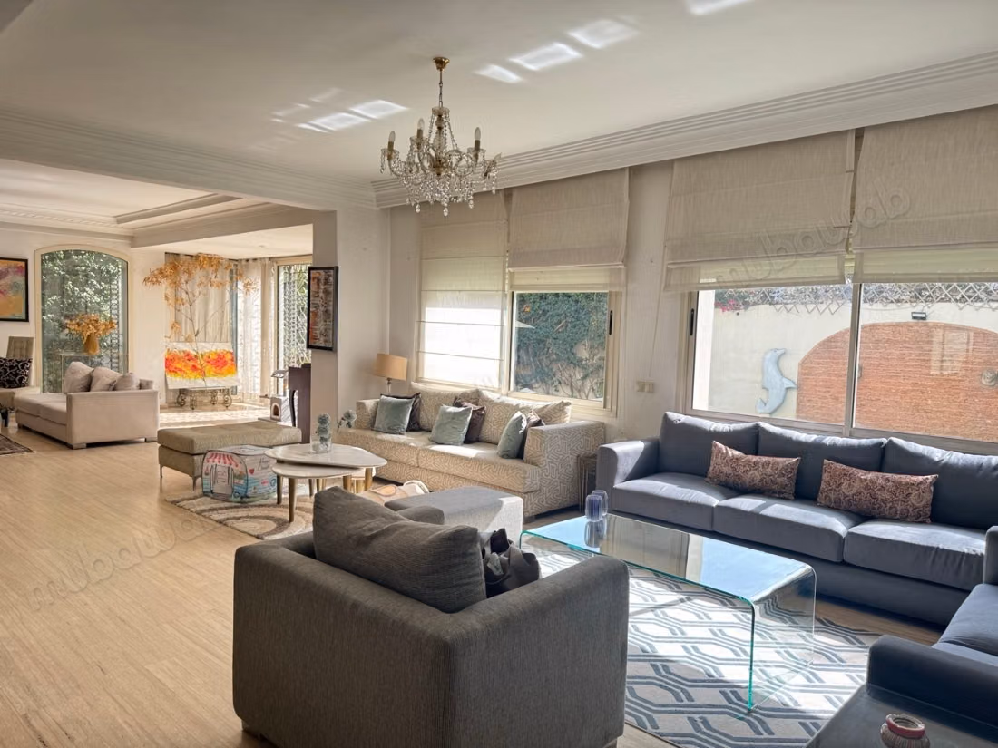 Splendide villa à vendre à Oasis. 5 pièces. Tout confort avec cheminée et climatisation