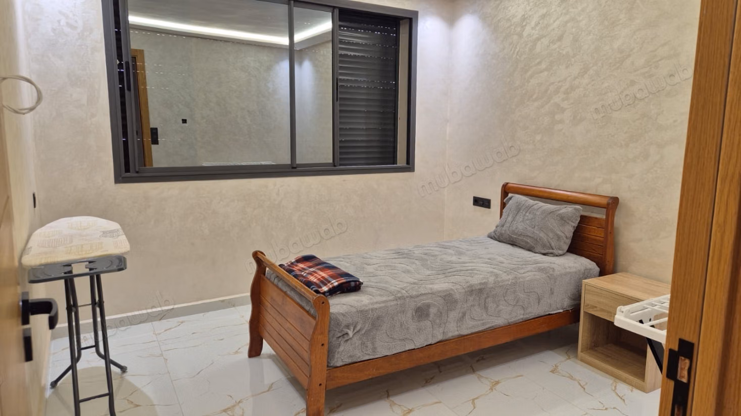 Appartements à louer à Al-Bustan. 1 unité. Salon marocain et service de sécurité.