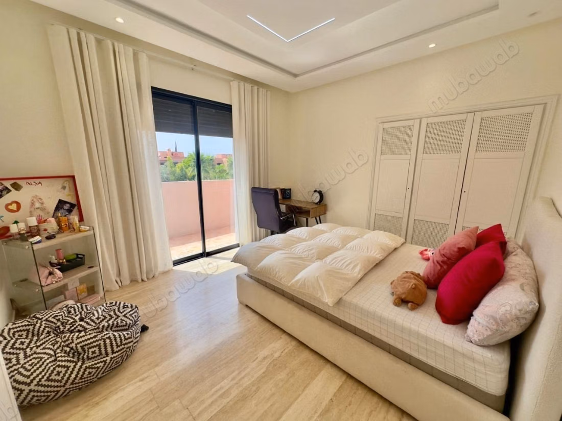 Villa spacieuse à vendre sur route de fès VE26313