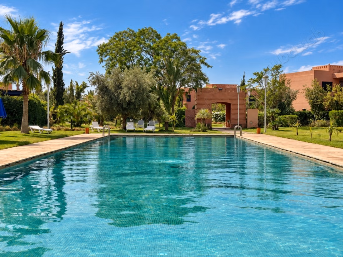 Villa spacieuse à vendre sur route de fès VE26313