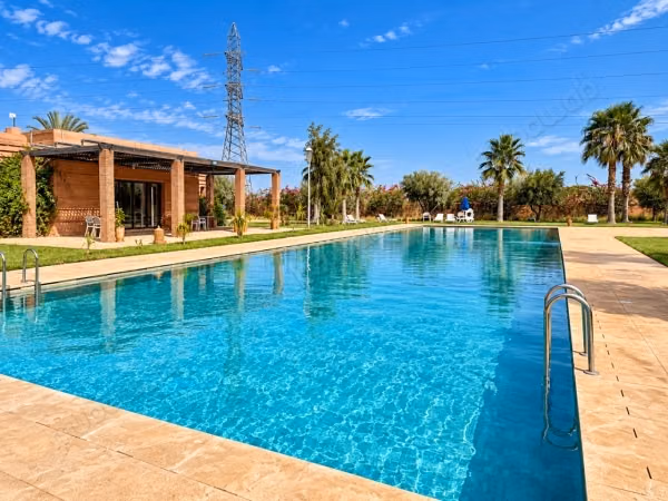 Villa spacieuse à vendre sur route de fès VE26313