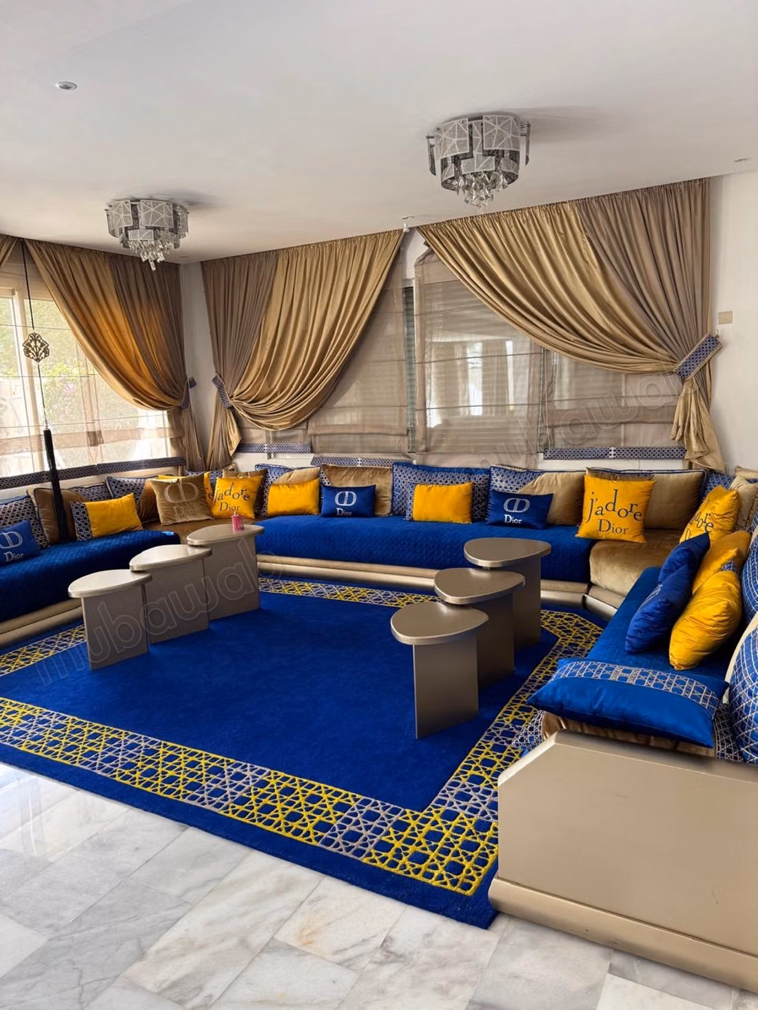 Belle villa à louer à Manzeh, Route Zahir, communauté de Manzeh. Superficie 800 m². Meublée