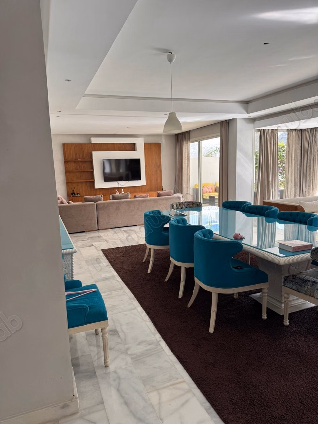 Belle villa à louer à Manzeh, Route Zahir, communauté de Manzeh. Superficie 800 m². Meublée