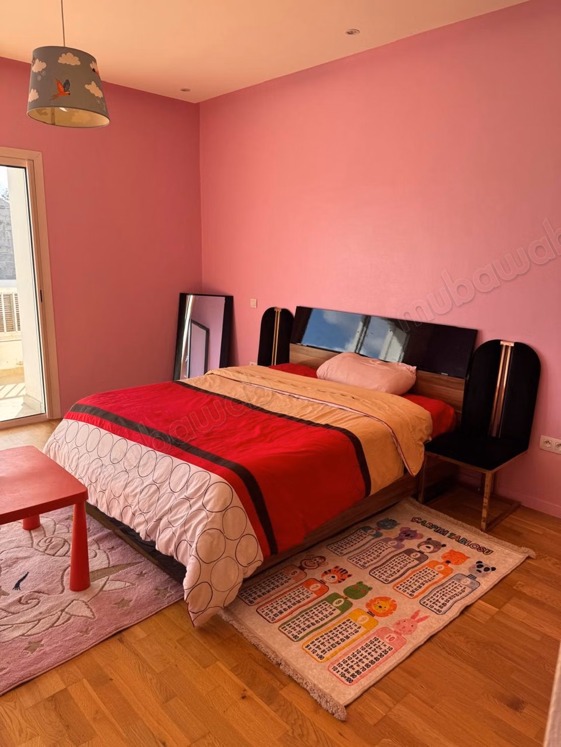 Belle villa à louer à Manzeh, Route Zahir, communauté de Manzeh. Superficie 800 m². Meublée