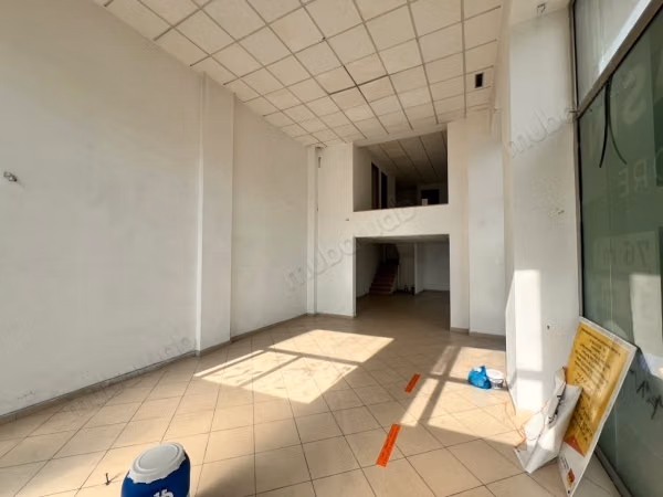 Local commercial en location à Maârif.
Surface totale 114 m²