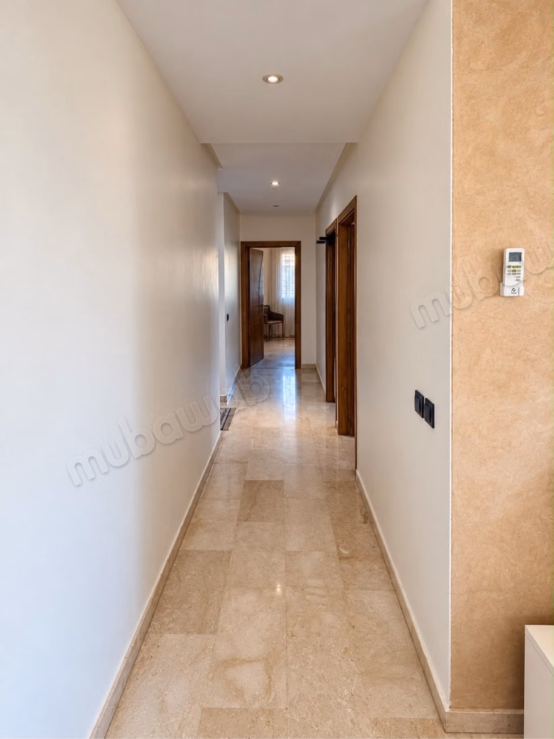 Appartement en location à Ain Diab. 
Surface totale 106 m². 
Piscine et air conditionné