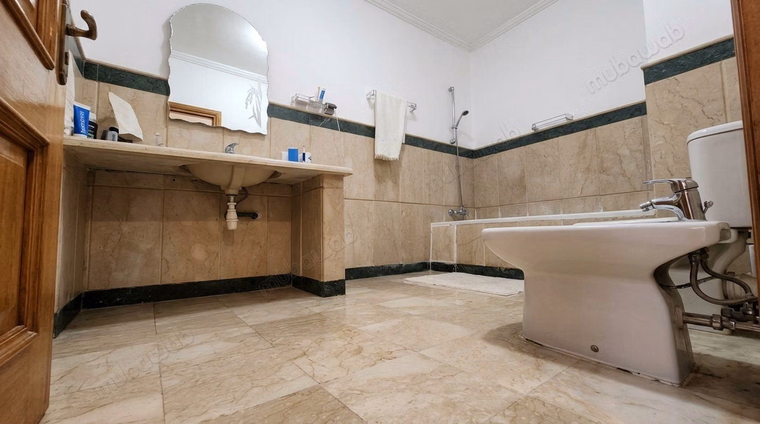 Huur Ongemeubileerd Appartement in Hivernage
