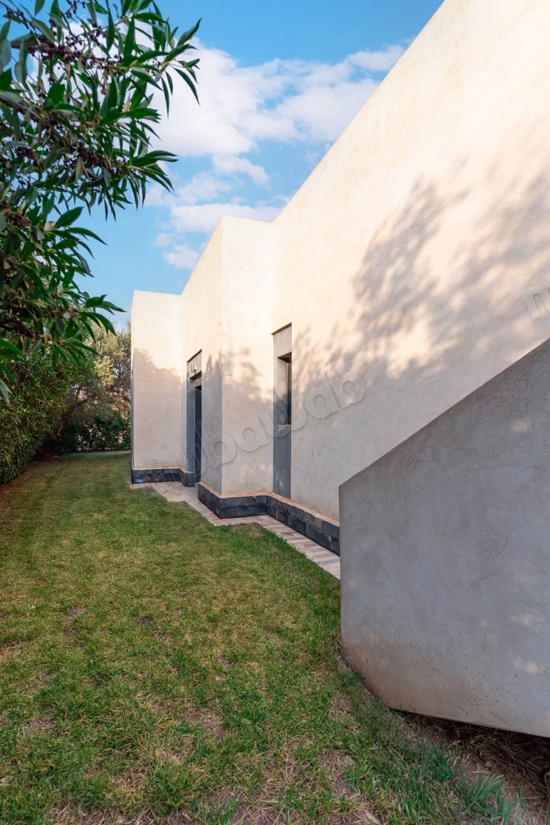 Superbe villa à louer à Route de Fez.
Surface de 1060 m².
Bien meublé