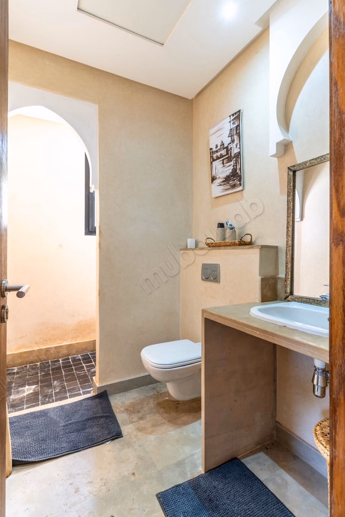 Superbe villa à louer à Route de Fez.
Surface de 1060 m².
Bien meublé