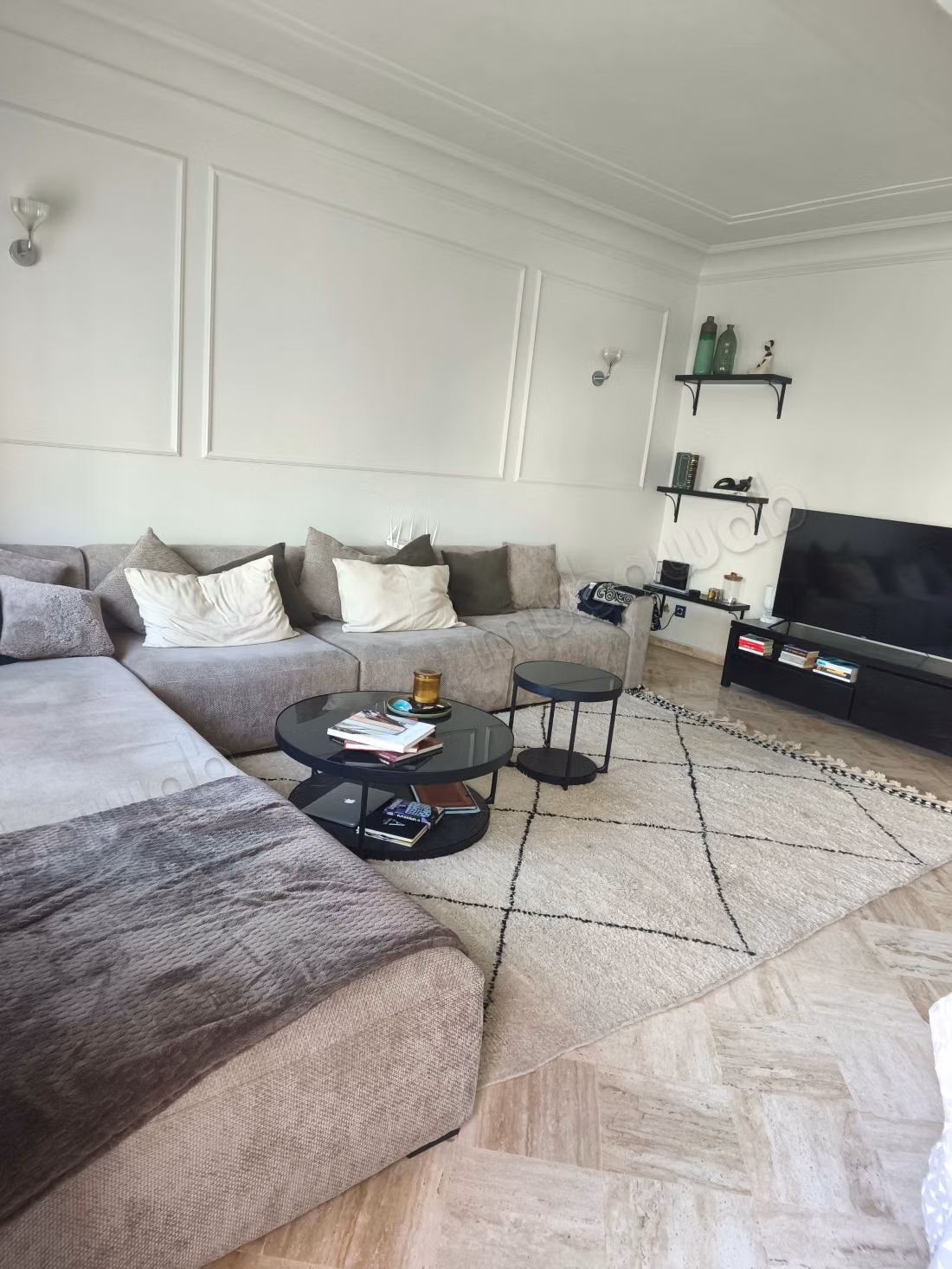 Vend appartement à Racine. 2 chambres agréables. Salon typique marocain, résidence sécurisée