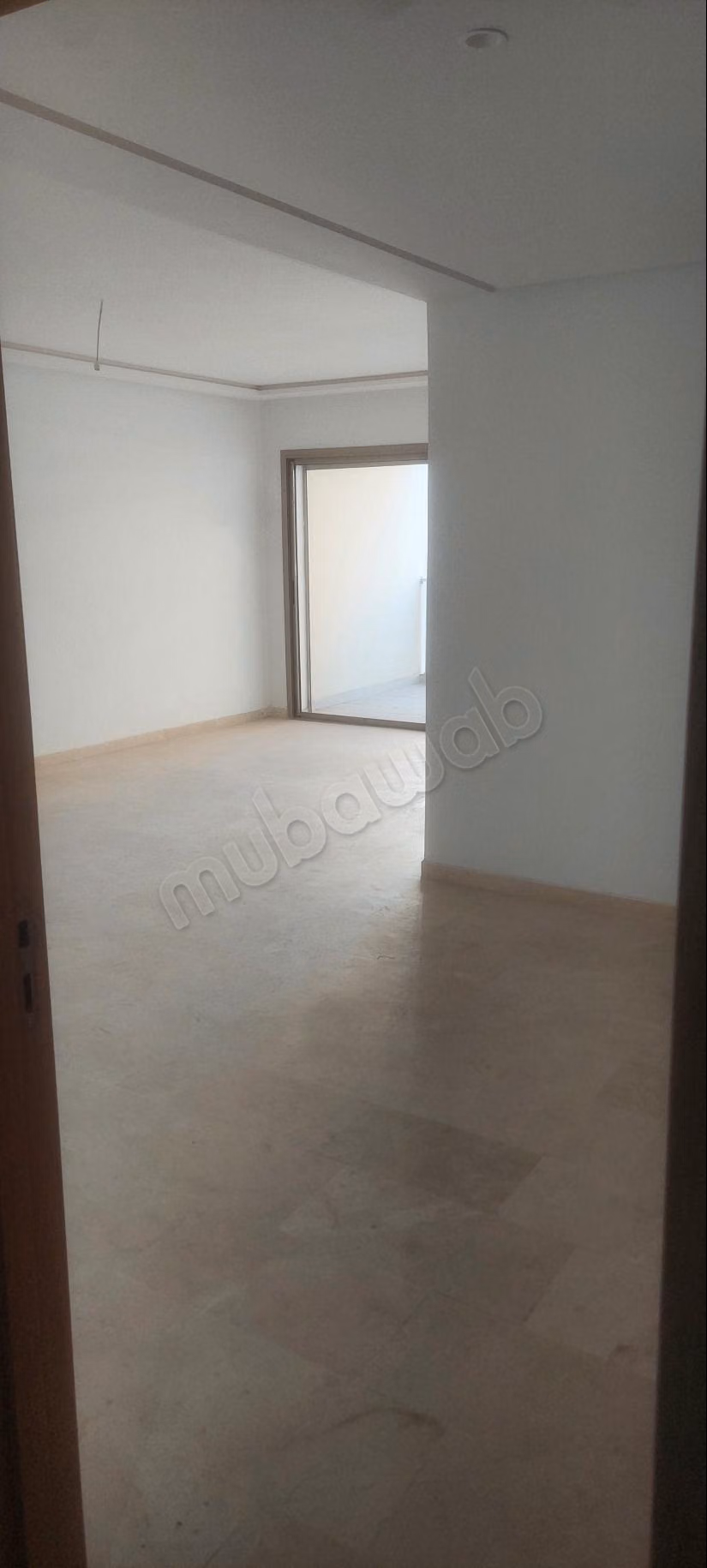 Bel appartement à louer au centre. Superficie 97 m². Jardin et terrasse
