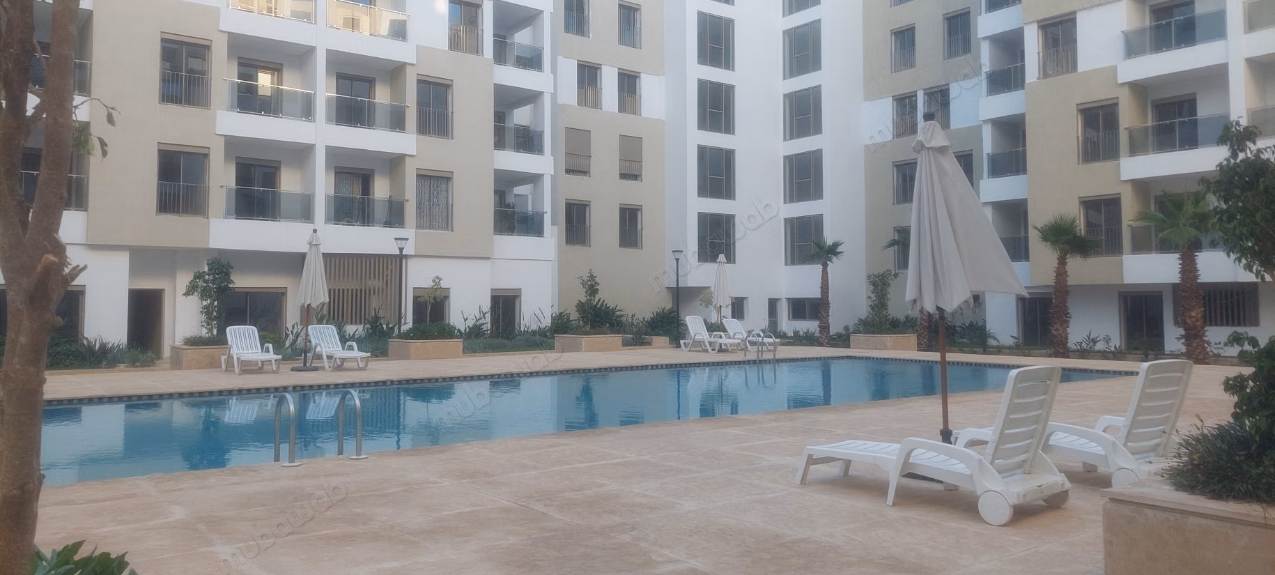 Bel appartement à louer au centre. Superficie 97 m². Jardin et terrasse