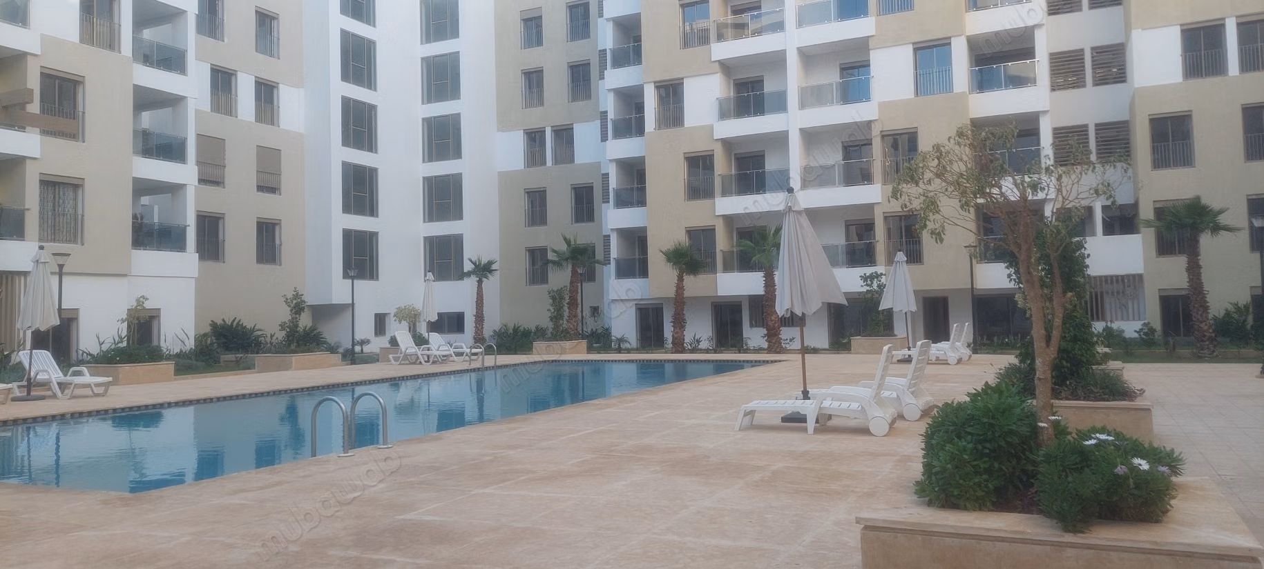 Bel appartement à louer au centre. Superficie 97 m². Jardin et terrasse