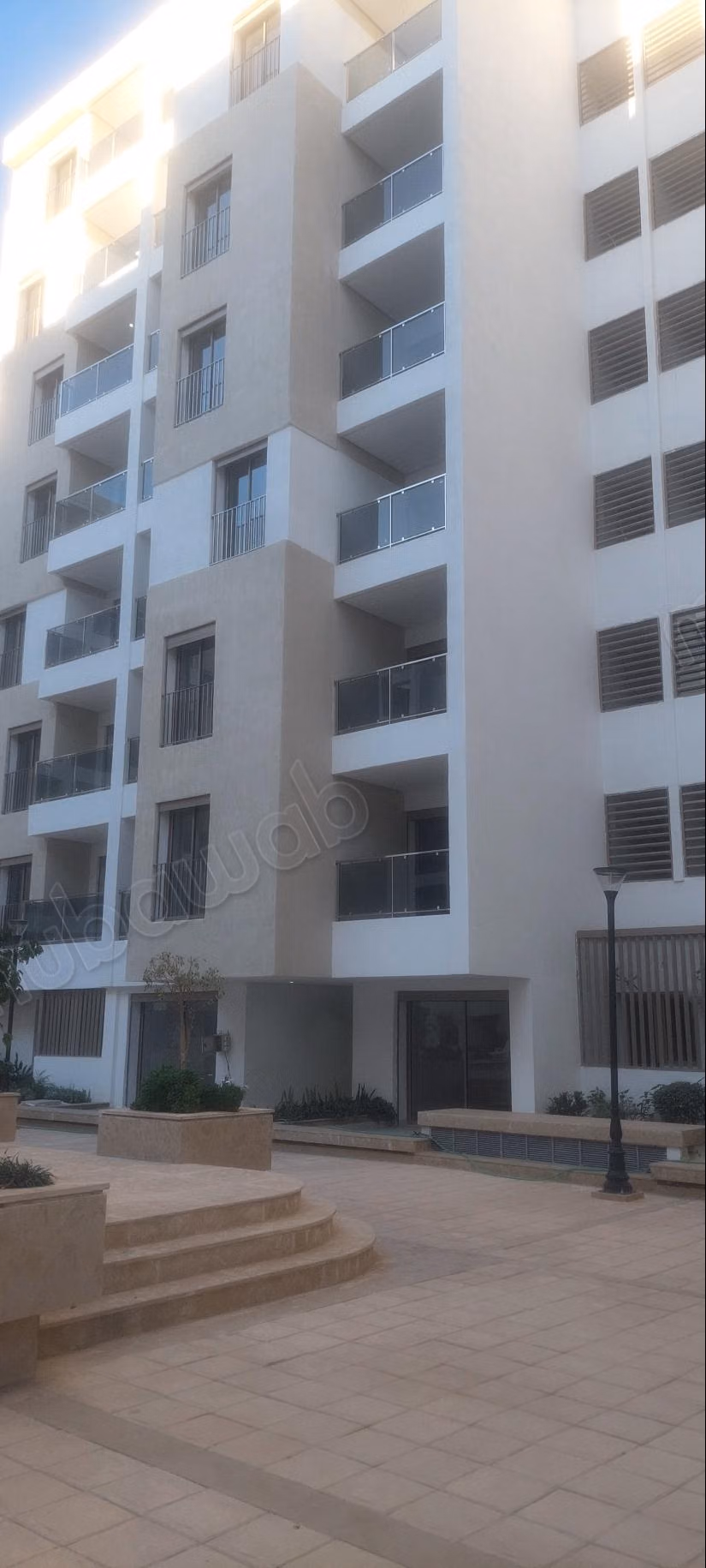 Bel appartement à louer au centre. Superficie 97 m². Jardin et terrasse
