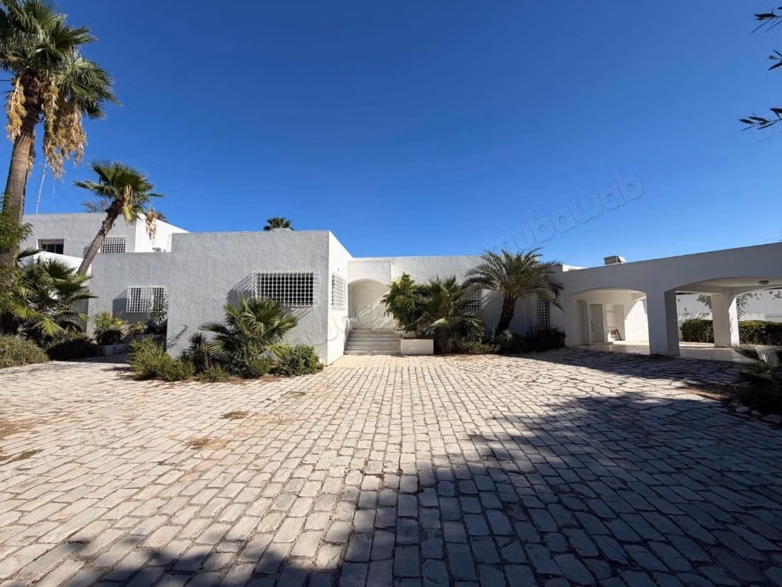 For rent villa on Rue du Parc Soukra