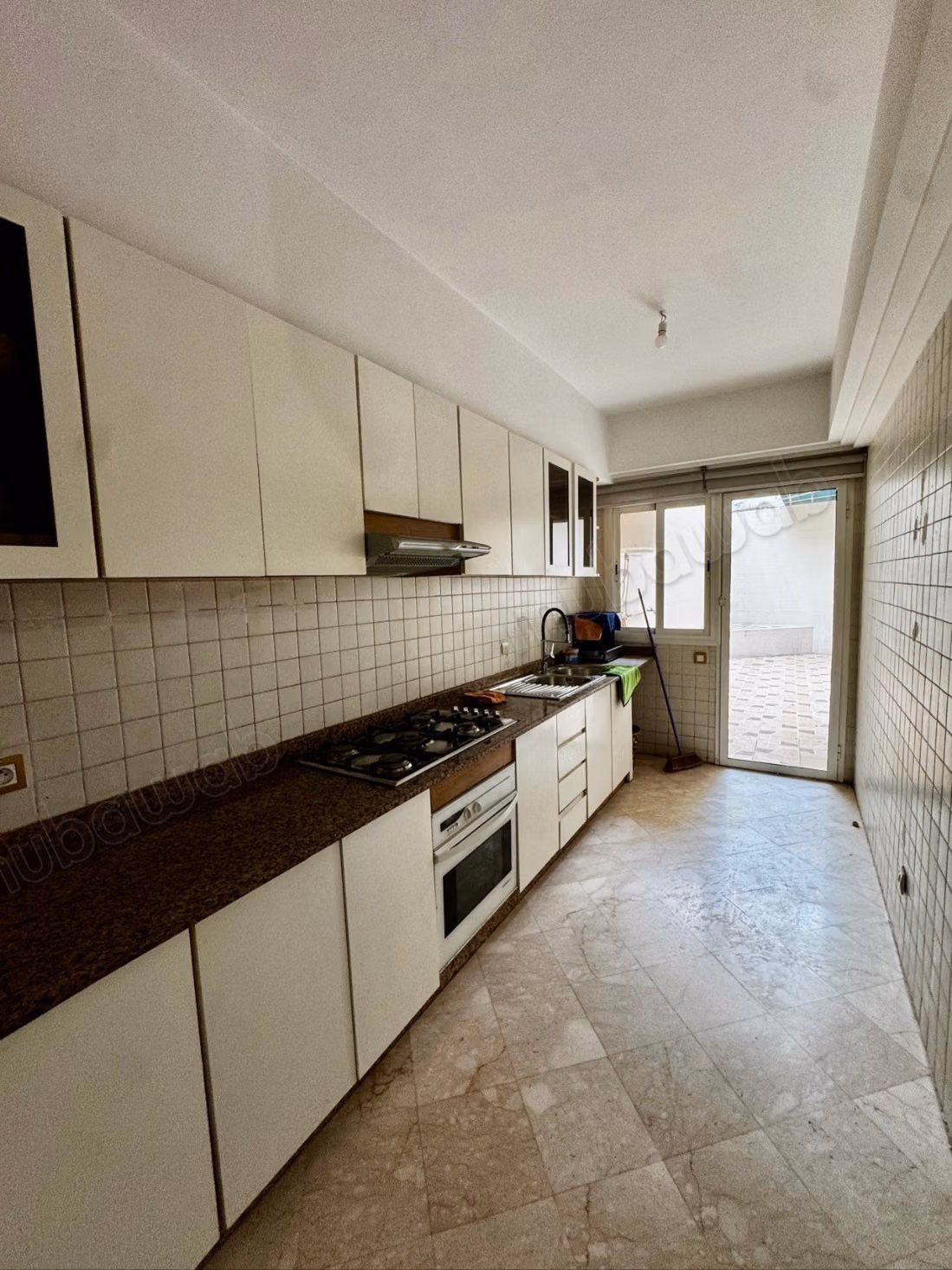 À vendre – spacieux appartement de 176 m² avec terrasse, racine, casablanca