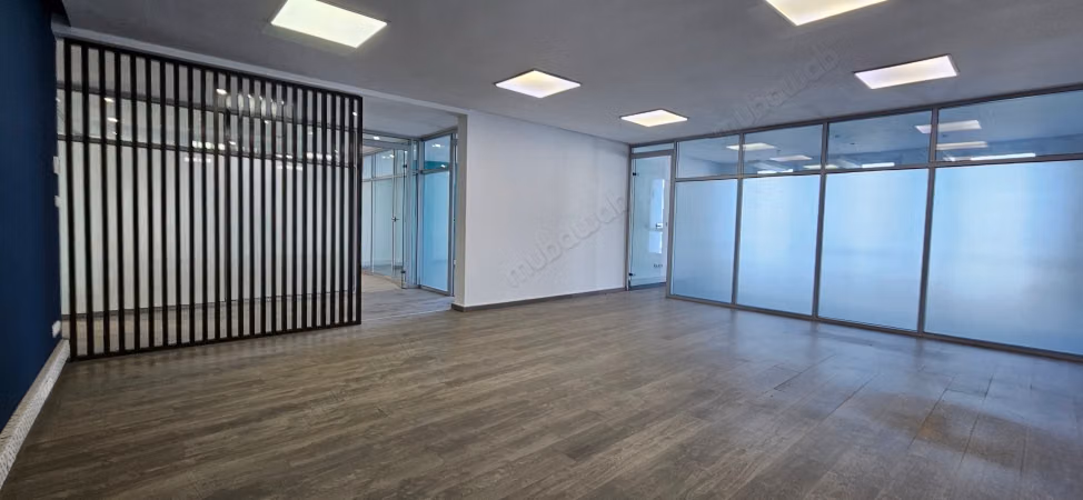 Oficina de 120 m2 en la avenida Anfa lado Racine