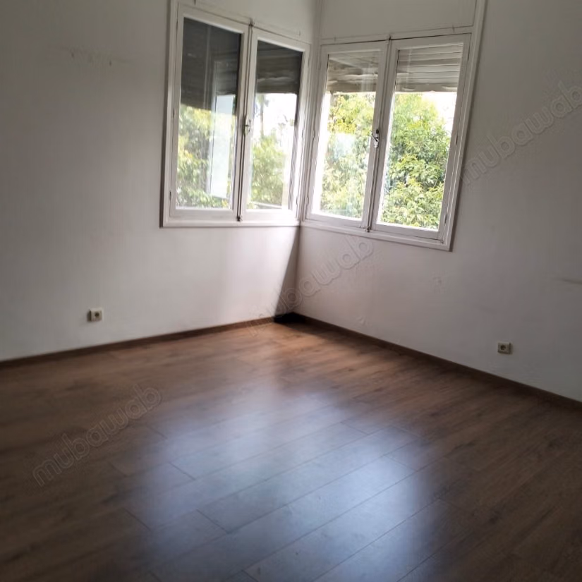 Villa de luxe à louer en Hassan Centre Ville.
Superficie 500 m².
Cheminée et climatisation
