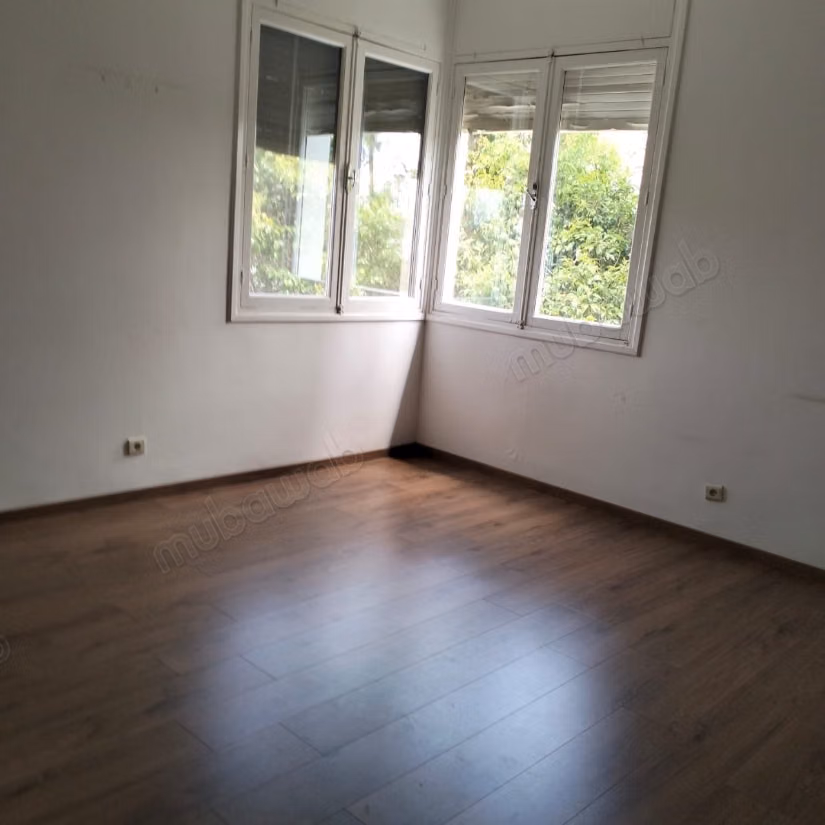 Villa de luxe à louer en Hassan Centre Ville.
Superficie 500 m².
Cheminée et climatisation