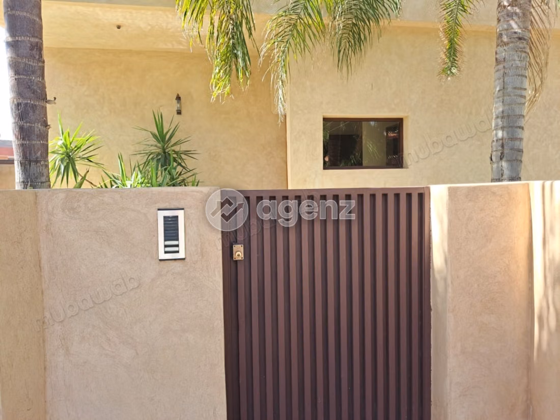 Villa à vendre 302 m², 3 chambres 
Route de Casablanca 
Marrakech