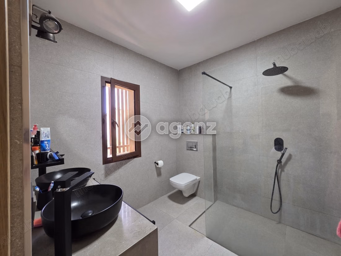 Villa à vendre 302 m², 3 chambres 
Route de Casablanca 
Marrakech