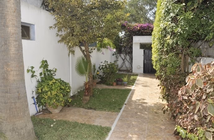 Alquiler de villa de alto standing en Agdal. Superficie total 650 m². Jardín y terraza