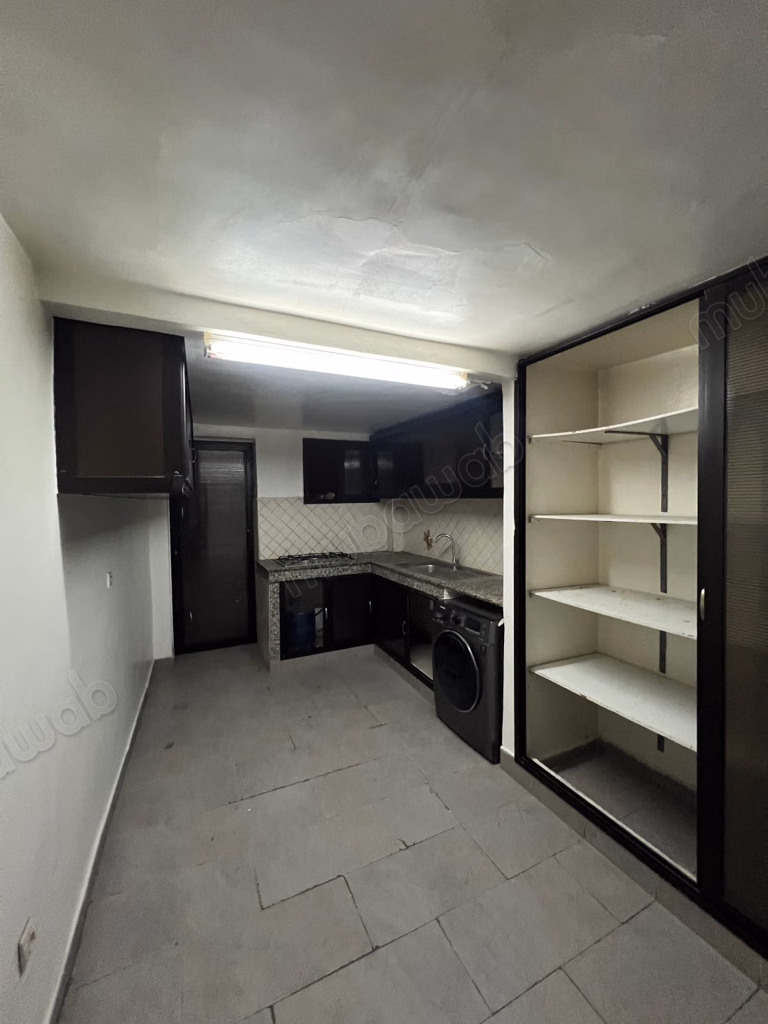 Louez cet appartement à Racine. 
4 belles chambres. 
Service de concierge, cheminée