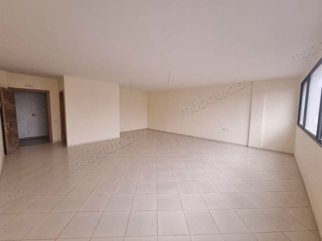 Location de bureaux à Amsernate. Surface totale 56 m². Terrasse et ascenseur