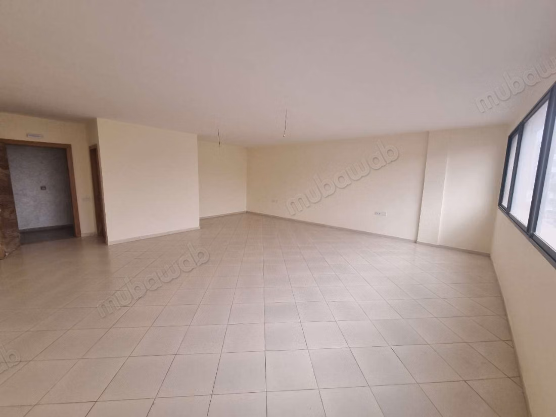 Location de bureaux à Amsernate. Surface totale 56 m². Terrasse et ascenseur