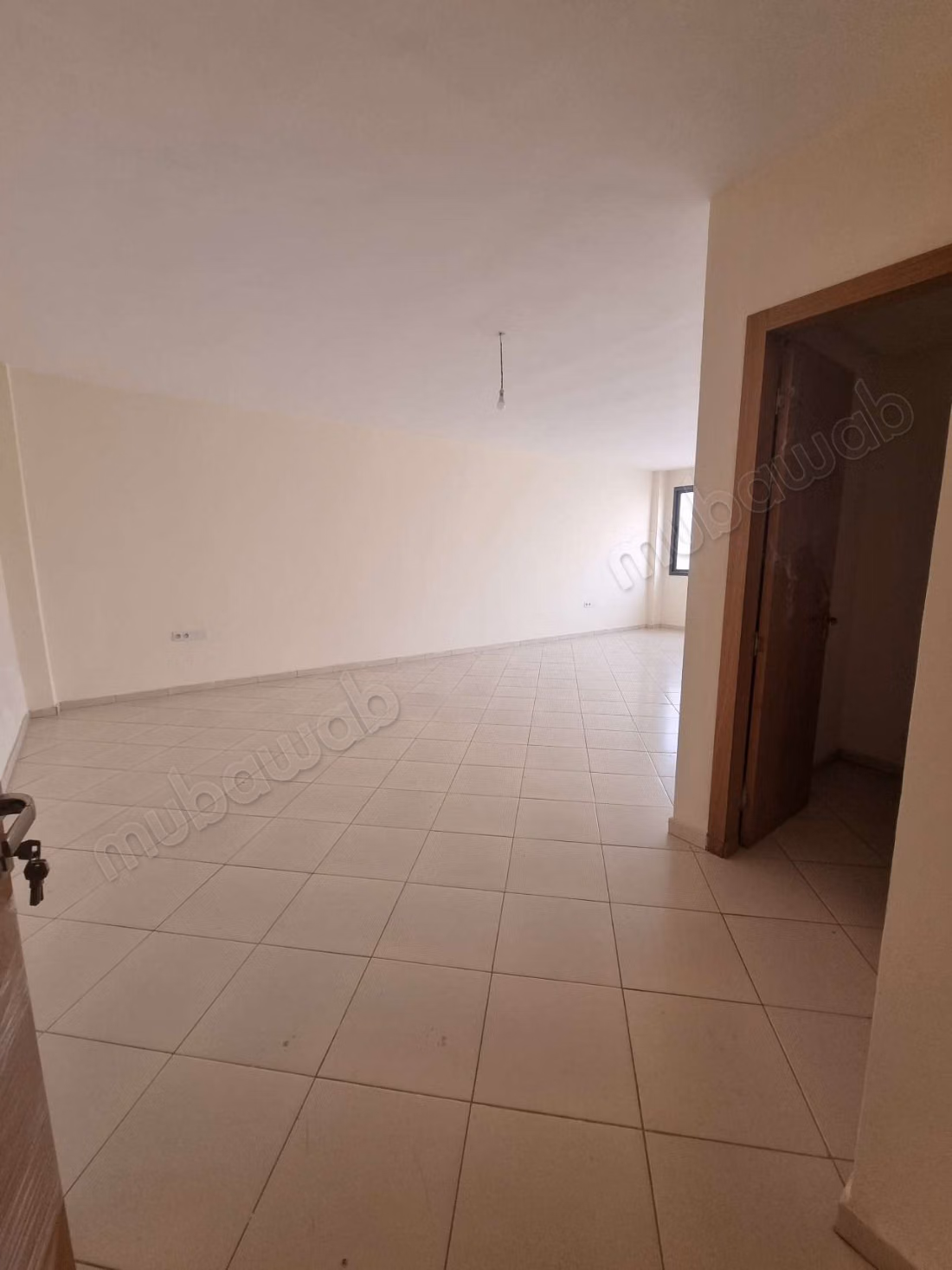 Location de bureaux à Amsernate. Surface totale 56 m². Terrasse et ascenseur