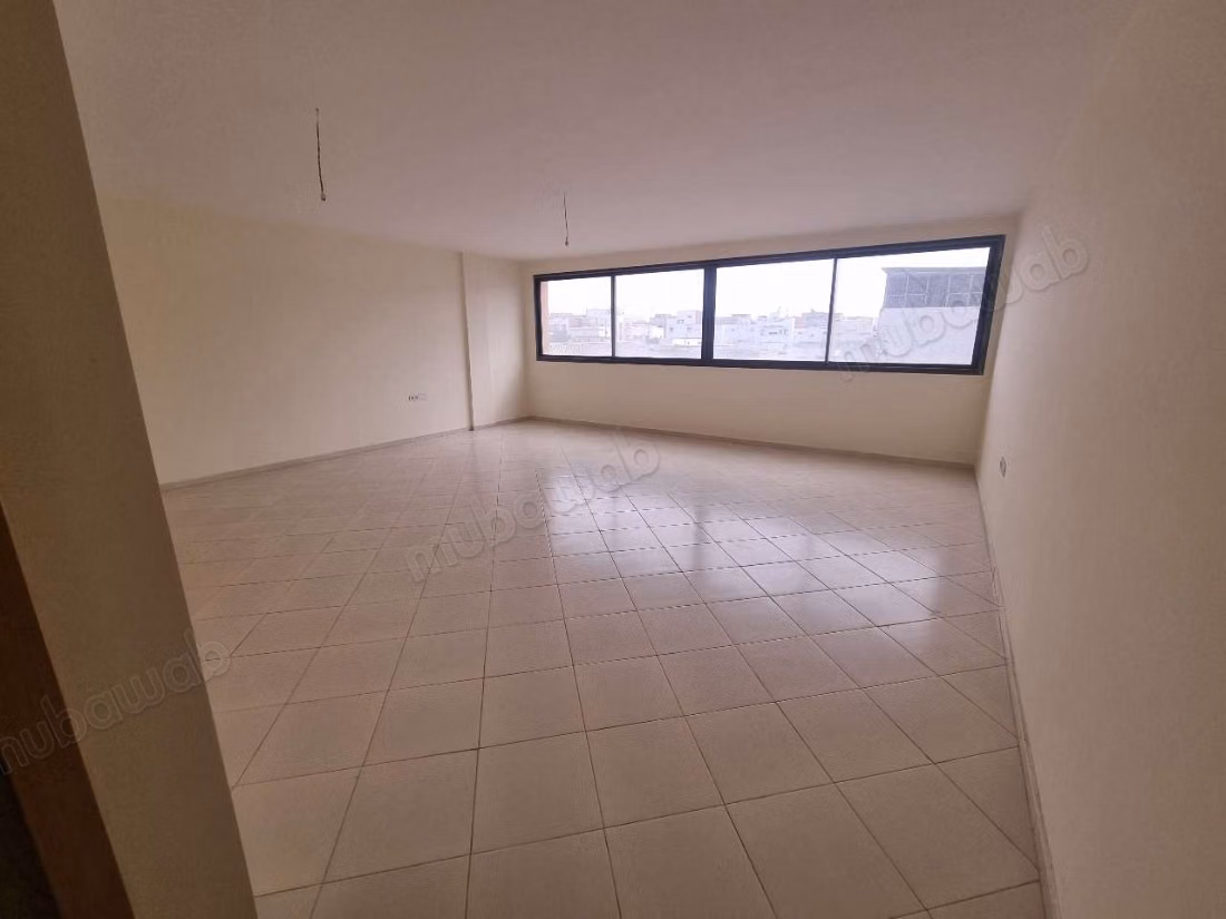 Location de bureaux à Amsernate. Surface totale 56 m². Terrasse et ascenseur