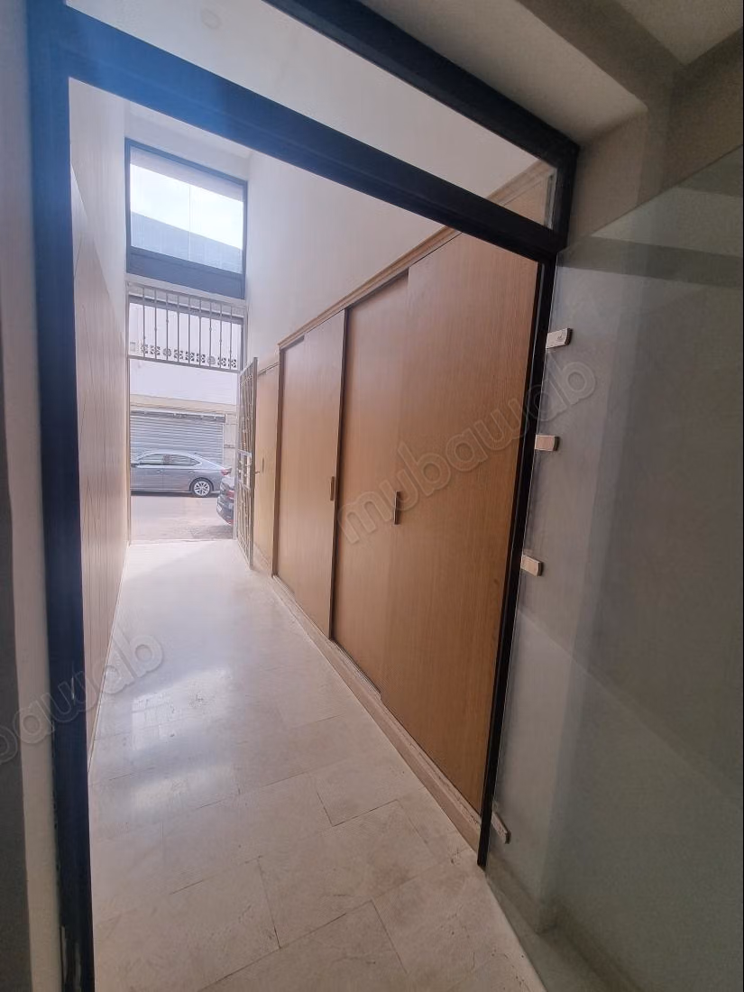 Location de bureaux à Amsernate. Surface totale 56 m². Terrasse et ascenseur