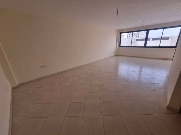 Location de bureaux à Amsernate. Surface totale 56 m². Terrasse et ascenseur